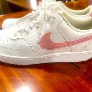Women’s size 11 court vision great shape